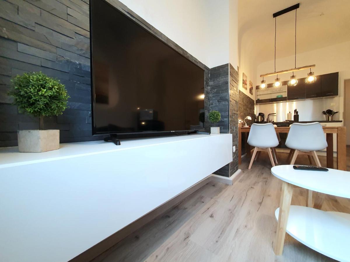 Moderne Wohlfühloase zentral in Seenähe - kostenfreie Minibar, Selbstfrühstück, Pillow menu, Smart Home, 55 Smart TVs, NETFLIX, DisneyPlus uvm Wetter  Exterior foto